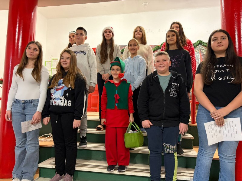 Topolovac slavi Božić – Kreativnost i veselje na školskoj pozornici