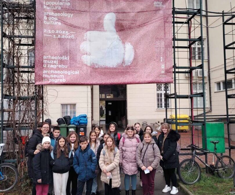 Uzbudljivo putovanje u prošlost: Mladi povjesničari i likovnjaci u Arheološkom muzeju u Zagrebu